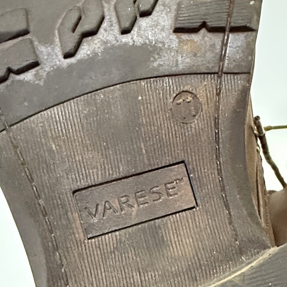 Men's Premium Leather Chukka Boots in Rich Brown - Picture 2 of 10